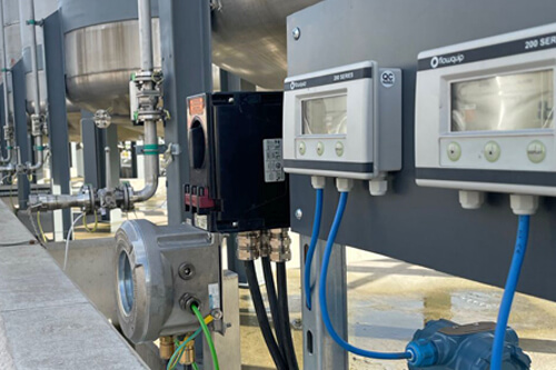 Level and contents display controllers